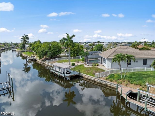 3733 SE 12th PL, Cape Coral, FL 33904