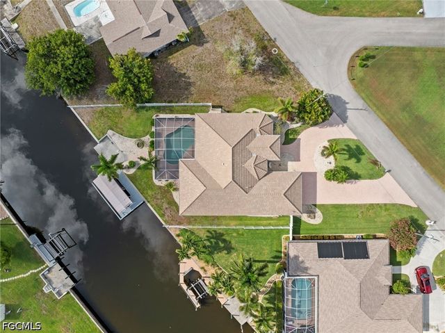 3733 SE 12th PL, Cape Coral, FL 33904