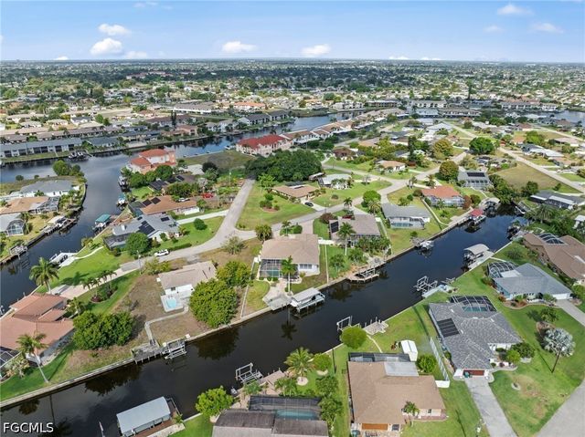 3733 SE 12th PL, Cape Coral, FL 33904