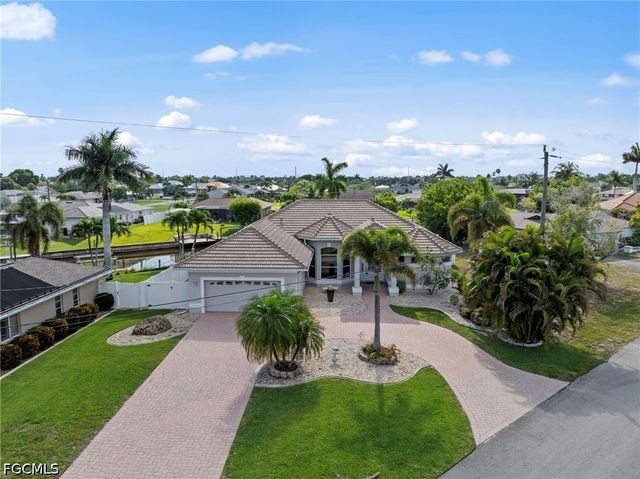 3733 SE 12th PL, Cape Coral, FL 33904