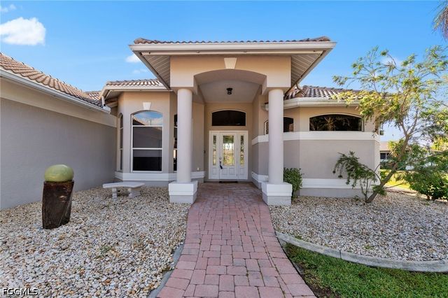 3733 SE 12th PL, Cape Coral, FL 33904