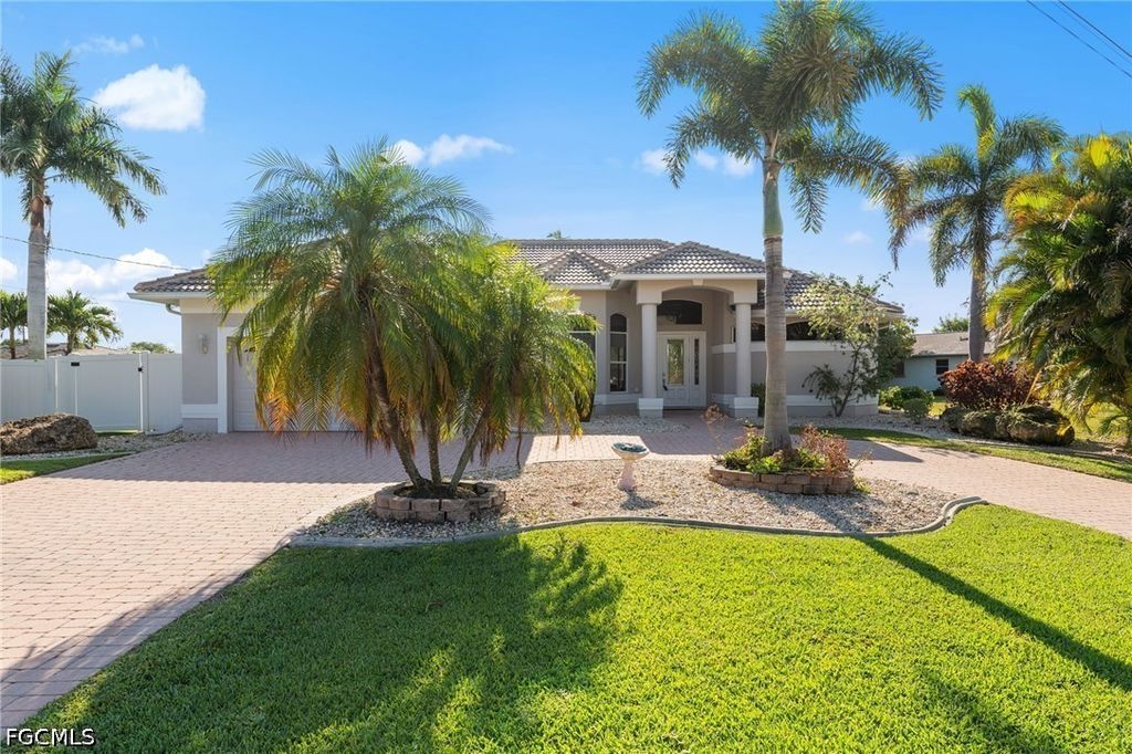 3733 SE 12th PL, Cape Coral, FL 33904