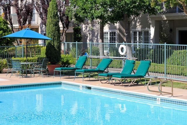 1 W Edith Avenue A101, Los Altos, CA 94022