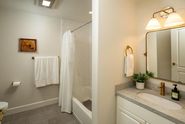 1 W Edith Avenue A101, Los Altos, CA 94022