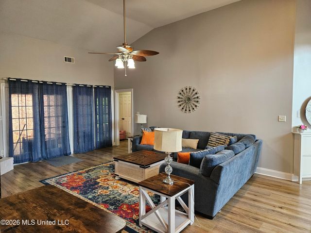 105 Mckinzie Cove, Hernando, MS 38632