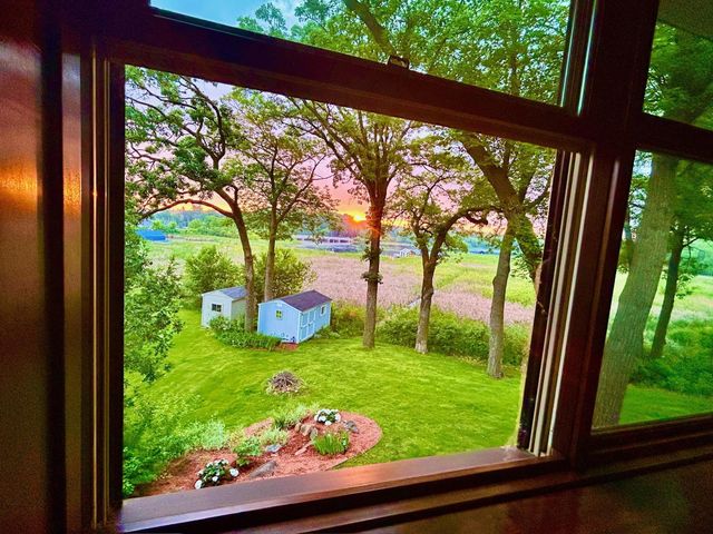 19900 Cottagewood Road, Deephaven, MN 55331