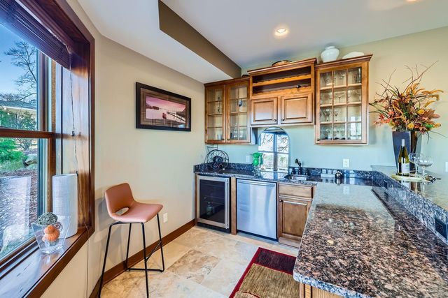 19900 Cottagewood Road, Deephaven, MN 55331