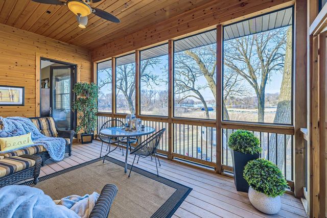 19900 Cottagewood Road, Deephaven, MN 55331