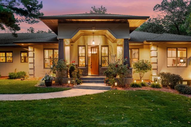 19900 Cottagewood Road, Deephaven, MN 55331