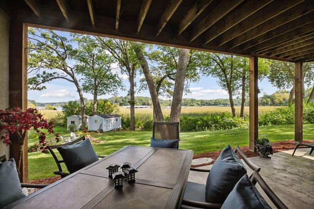 19900 Cottagewood Road, Deephaven, MN 55331