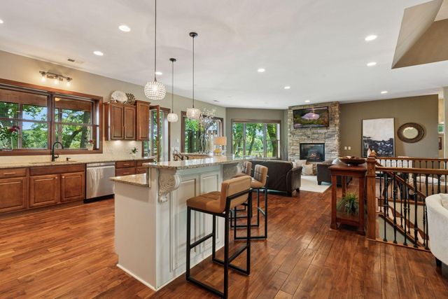 19900 Cottagewood Road, Deephaven, MN 55331