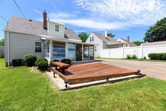 2585 25th Street, Cuyahoga Falls, OH 44223