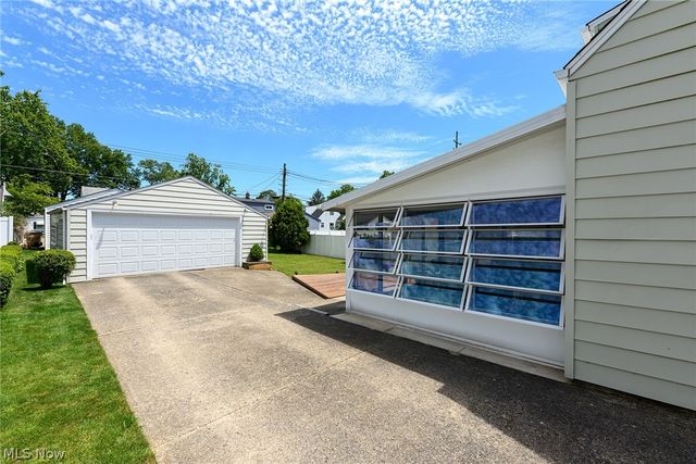 2585 25th Street, Cuyahoga Falls, OH 44223