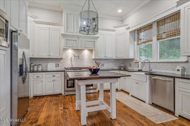 260 E College Avenue, Holly Springs, MS 38635
