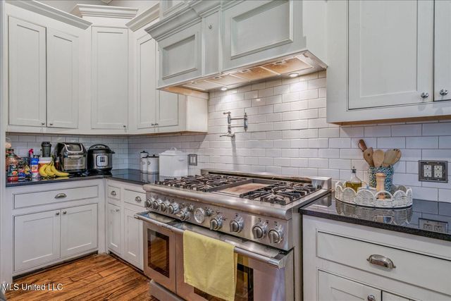 260 E College Avenue, Holly Springs, MS 38635