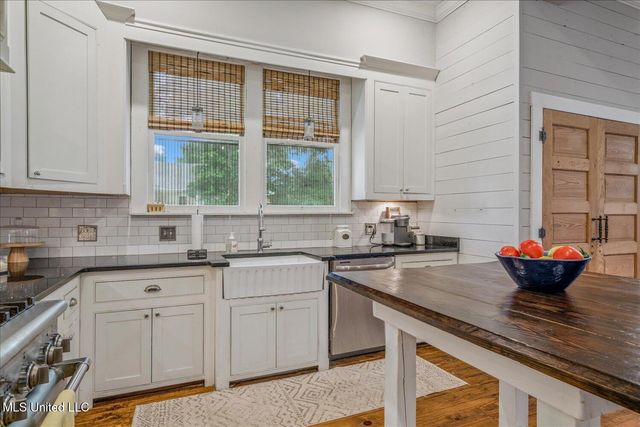 260 E College Avenue, Holly Springs, MS 38635