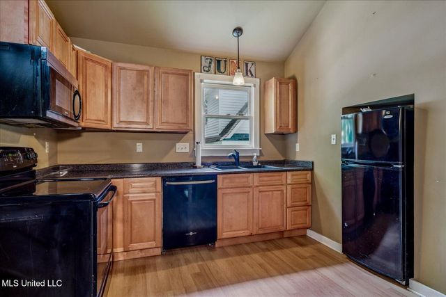 260 E College Avenue, Holly Springs, MS 38635