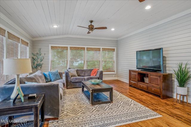 260 E College Avenue, Holly Springs, MS 38635