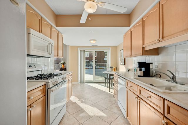 7041 W Touhy Avenue 209, Niles, IL 60714