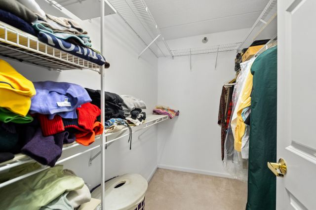 7041 W Touhy Avenue 209, Niles, IL 60714