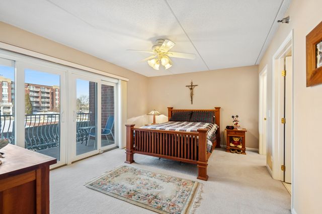 7041 W Touhy Avenue 209, Niles, IL 60714