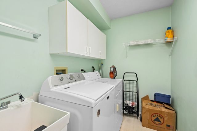 7041 W Touhy Avenue 209, Niles, IL 60714