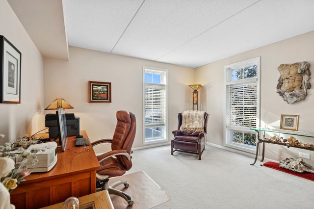 7041 W Touhy Avenue 209, Niles, IL 60714