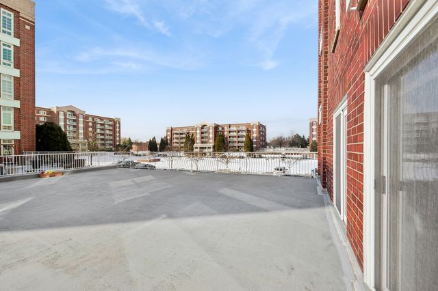 7041 W Touhy Avenue 209, Niles, IL 60714