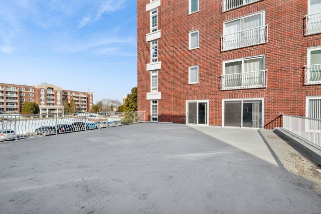 7041 W Touhy Avenue 209, Niles, IL 60714