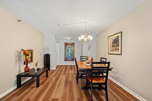 7041 W Touhy Avenue 209, Niles, IL 60714