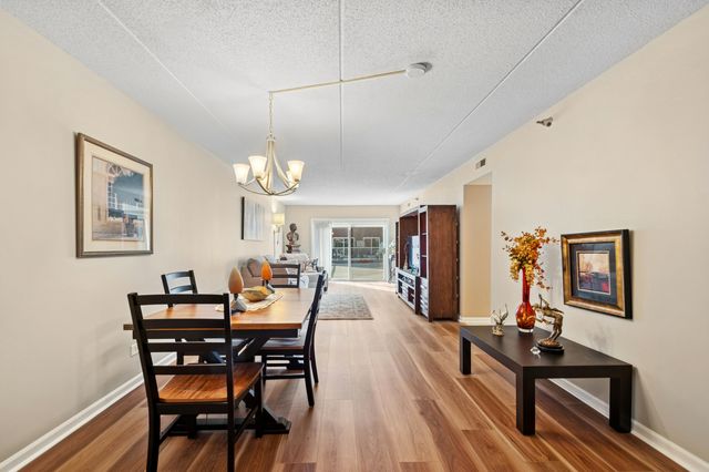 7041 W Touhy Avenue 209, Niles, IL 60714