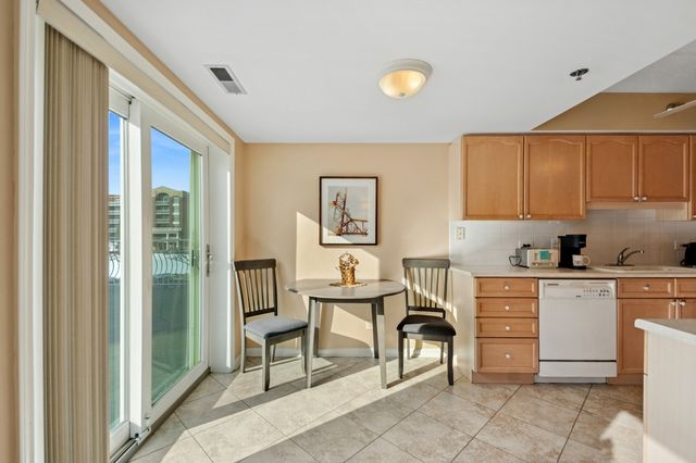 7041 W Touhy Avenue 209, Niles, IL 60714