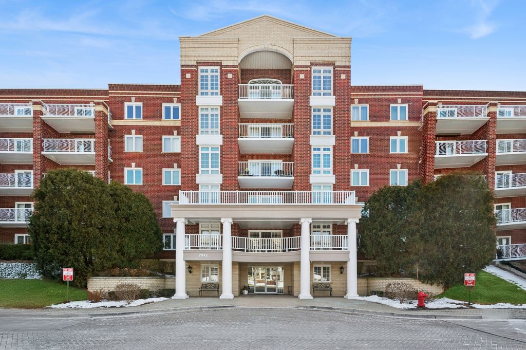 7041 W Touhy Avenue 209, Niles, IL 60714