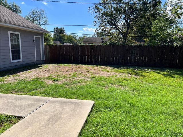 13354 Knollcrest Street, Houston, TX 77015