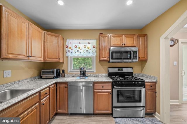 13415 KINGSMAN RD, Woodbridge, VA 22193
