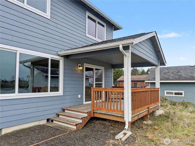 582 Mount Olympus Avenue SE, Ocean Shores, WA 98569