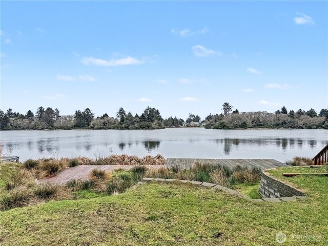 582 Mount Olympus Avenue SE, Ocean Shores, WA 98569