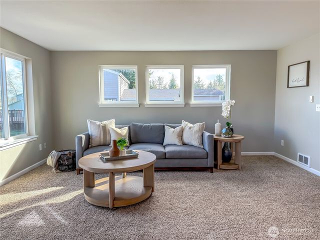 582 Mount Olympus Avenue SE, Ocean Shores, WA 98569