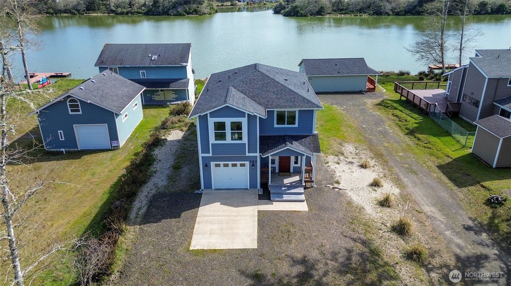 582 Mount Olympus Avenue SE, Ocean Shores, WA 98569