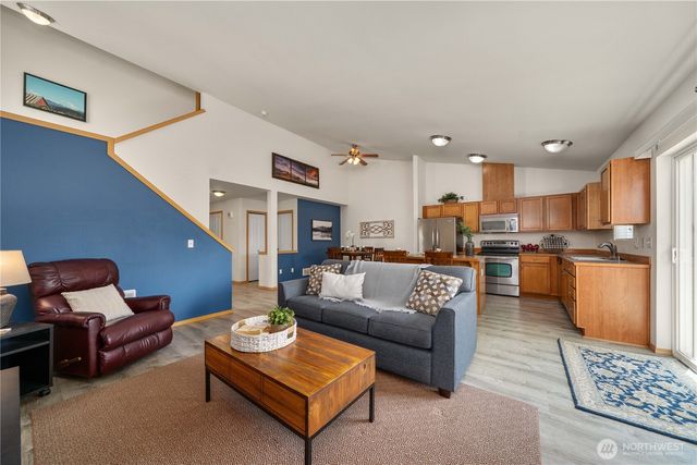 28221 241st Avenue SE, Maple Valley, WA 98038