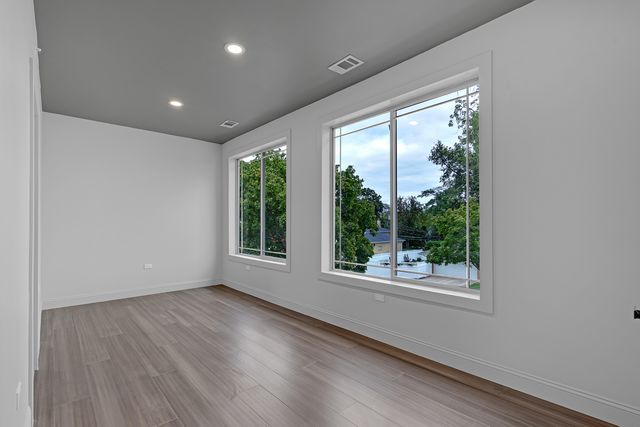 9100 Kenton Avenue, Skokie, IL 60076