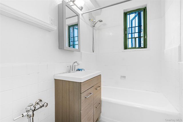 1946 E Tremont Avenue 5H, Bronx, NY 10462