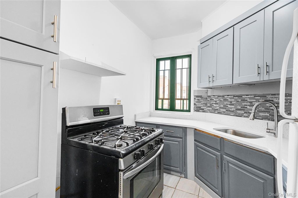 1946 E Tremont Avenue 5H, Bronx, NY 10462 — photo 2