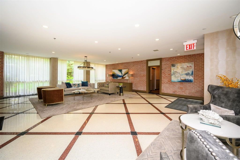 20 Canterbury Road 3A, Great Neck, NY 11021 — photo 4