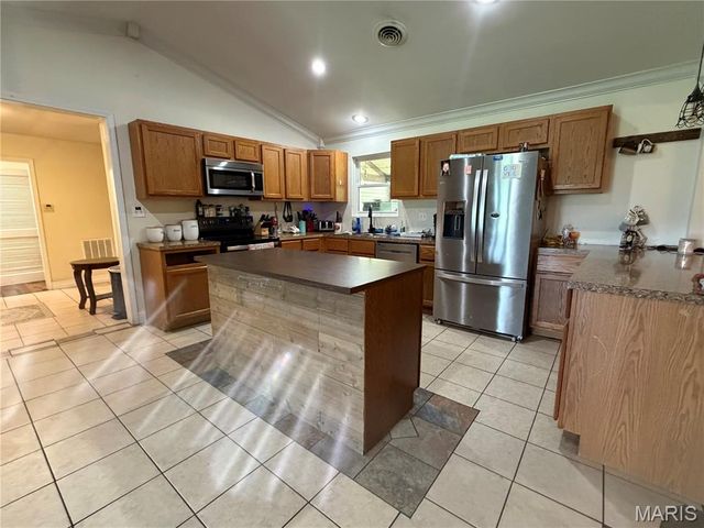 2707 N Service Road, St Clair, MO 63077