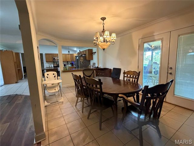 2707 N Service Road, St Clair, MO 63077