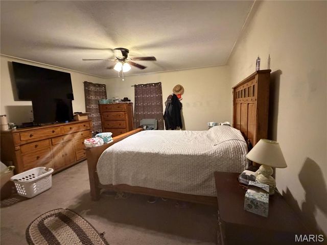 2707 N Service Road, St Clair, MO 63077