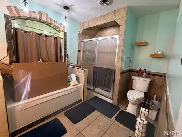 2707 N Service Road, St Clair, MO 63077