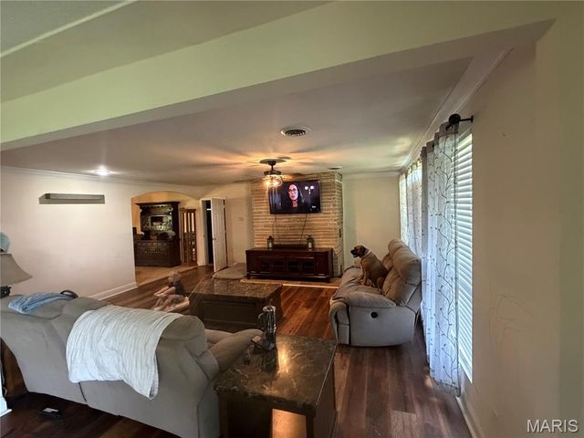 2707 N Service Road, St Clair, MO 63077