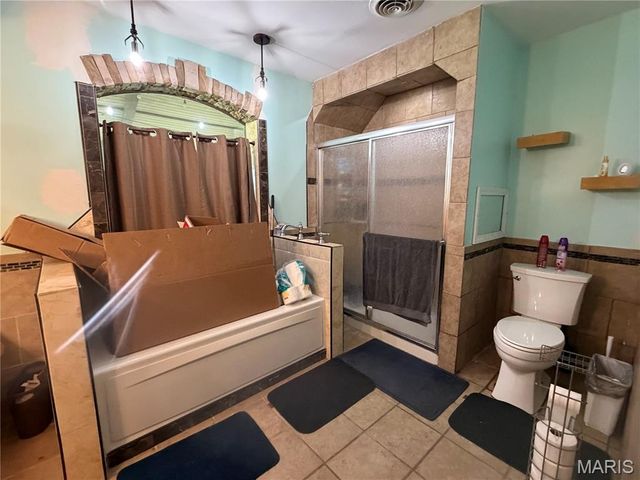 2707 N Service Road, St Clair, MO 63077